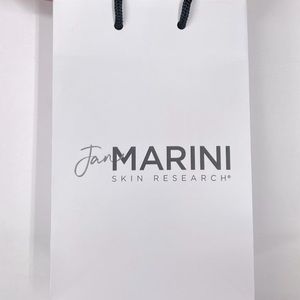 🎁✨FREE GIFT BAGS! GIVE THE GIFT OF GOOD SKIN!✨🎁